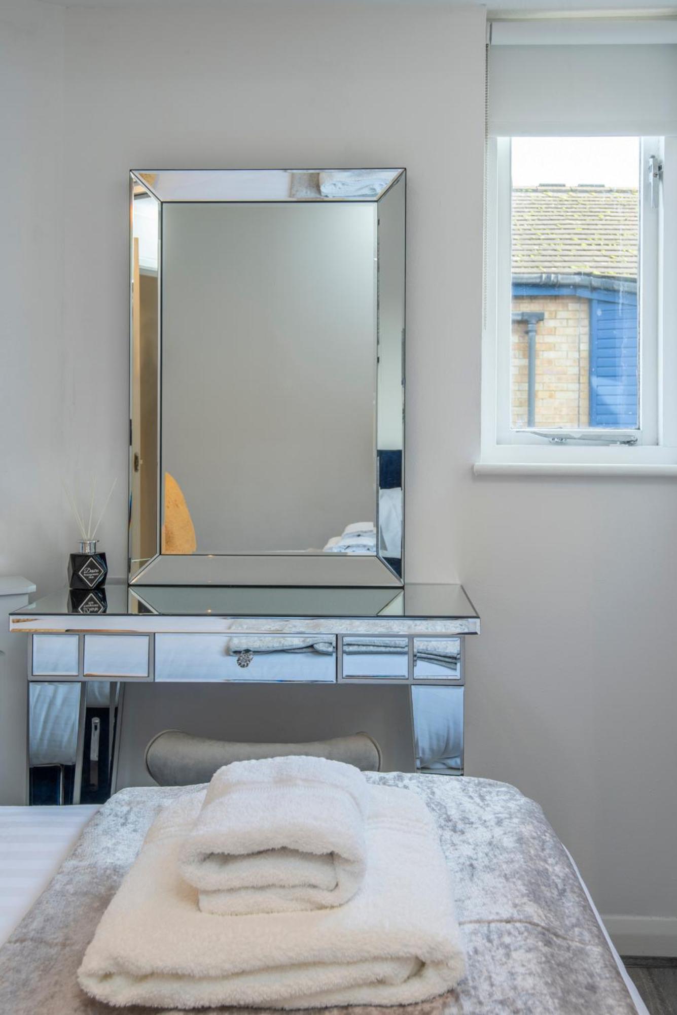 2 Bed Town House With Garden In Hackney, London Daire Dış mekan fotoğraf