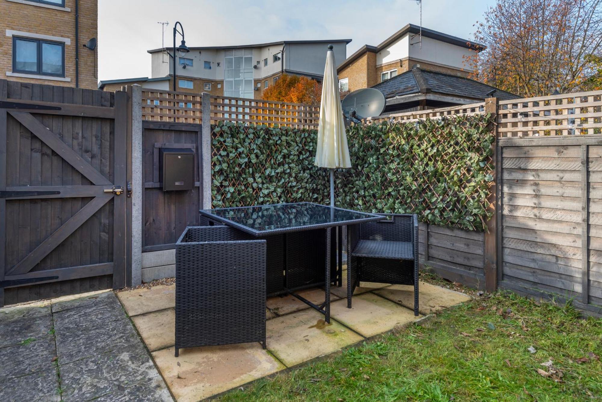 2 Bed Town House With Garden In Hackney, London Daire Dış mekan fotoğraf